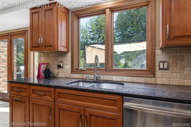 2773 Winter Park Road, Rochester Hills, MI 48309
