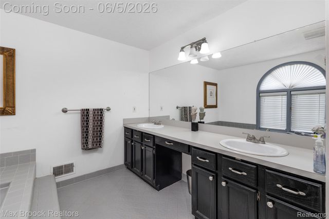 2773 Winter Park Road, Rochester Hills, MI 48309