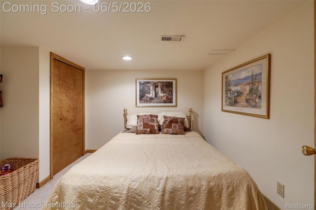 2773 Winter Park Road, Rochester Hills, MI 48309