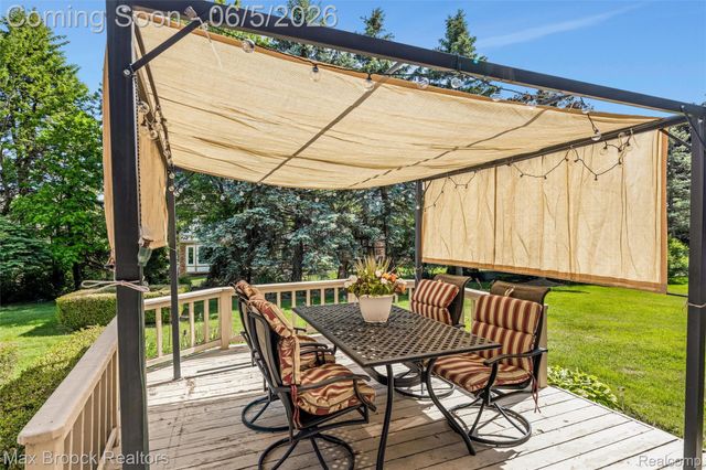 2773 Winter Park Road, Rochester Hills, MI 48309