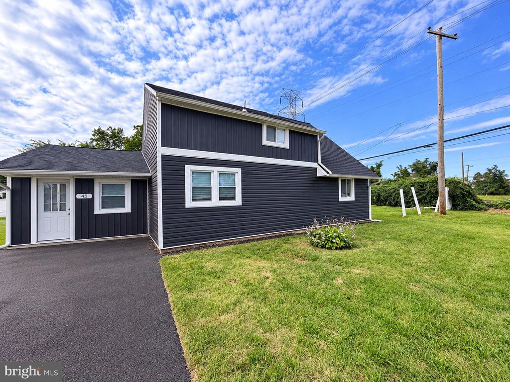 45 INWOOD RD, LEVITTOWN, PA 19057 — exterior