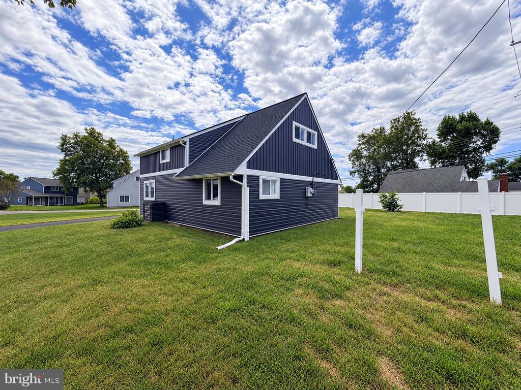 45 INWOOD RD, LEVITTOWN, PA 19057 — photo 2