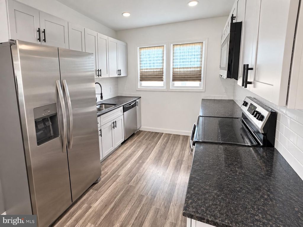 45 INWOOD RD, LEVITTOWN, PA 19057 — photo 4