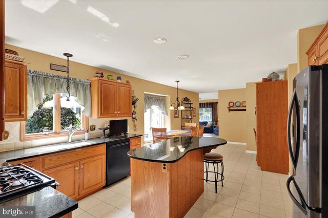 200 STURBRIDGE DR, Wyomissing, PA 19610