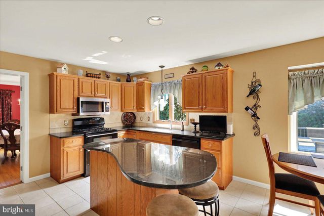 200 STURBRIDGE DR, Wyomissing, PA 19610