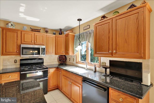 200 STURBRIDGE DR, Wyomissing, PA 19610