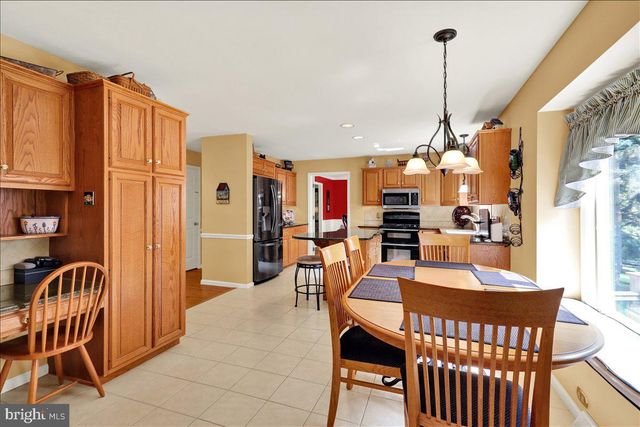 200 STURBRIDGE DR, Wyomissing, PA 19610