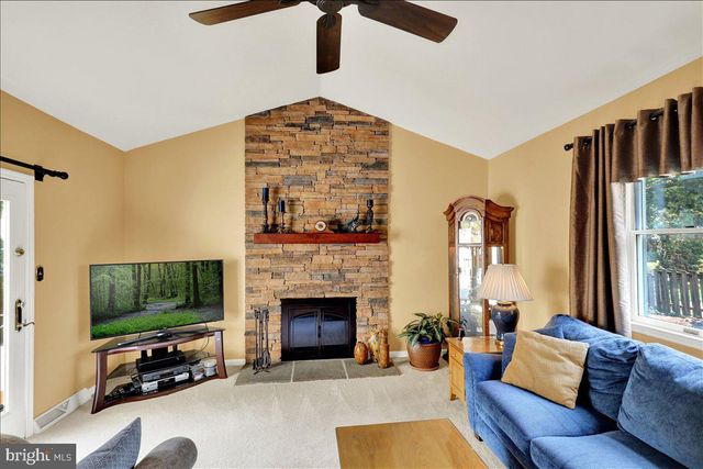 200 STURBRIDGE DR, Wyomissing, PA 19610