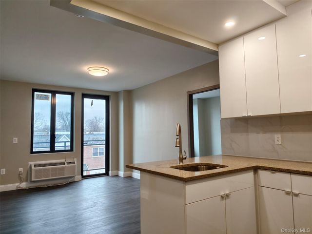 163-07 72nd Ave 3G, Fresh Meadows, NY 11365