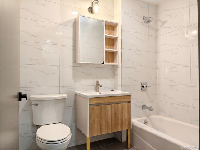 163-07 72nd Ave 3G, Fresh Meadows, NY 11365