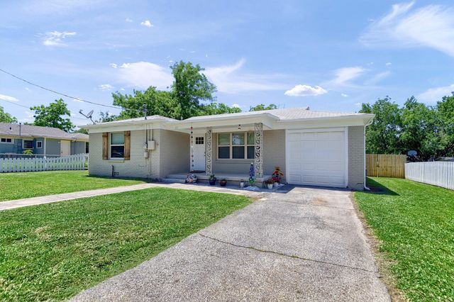 103 Tipton Street, Whitesboro, TX 76273