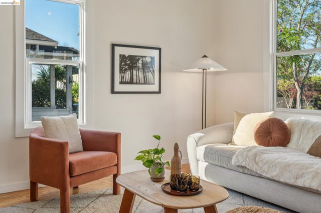 1339 Kains Ave, Berkeley, CA 94702