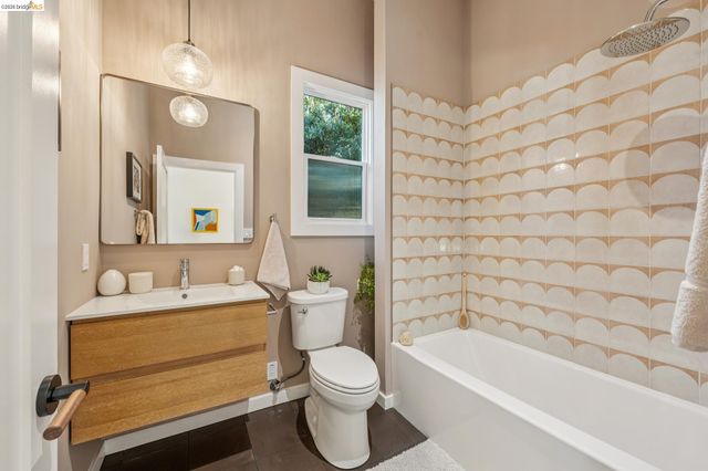 1339 Kains Ave, Berkeley, CA 94702