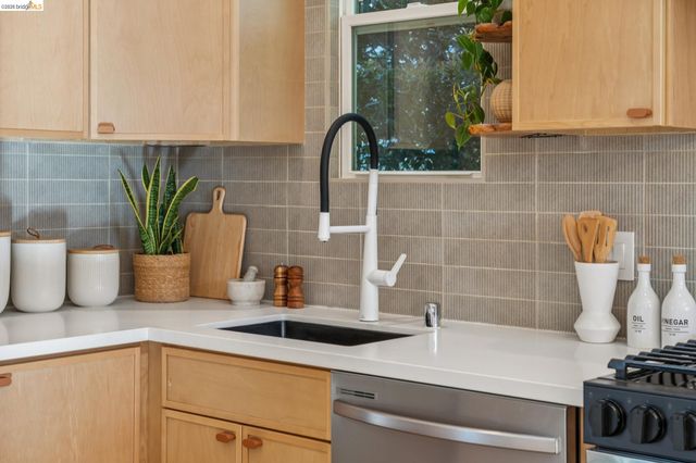 1339 Kains Ave, Berkeley, CA 94702