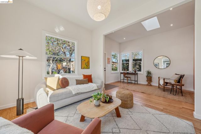 1339 Kains Ave, Berkeley, CA 94702