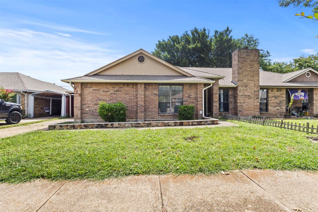 713 Lemons Street, Cedar Hill, TX 75104