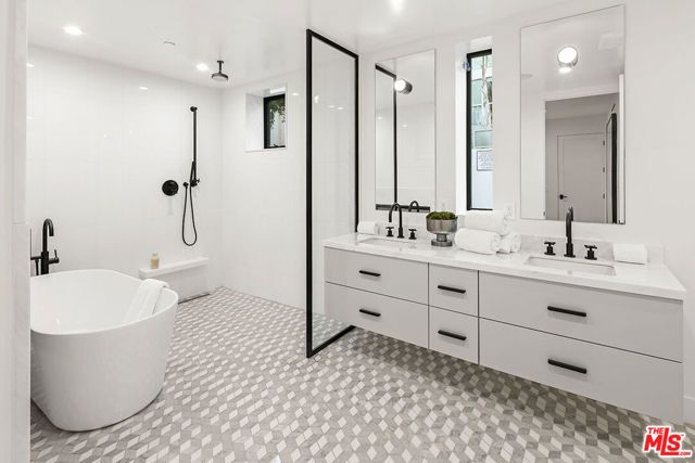 11961 Dorothy Street 2, Los Angeles, CA 90049