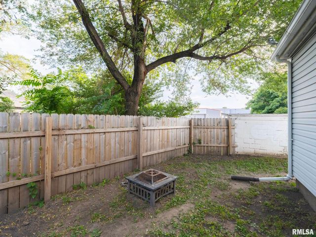 1204 ANN ELIZA Street, Pekin, IL 61554