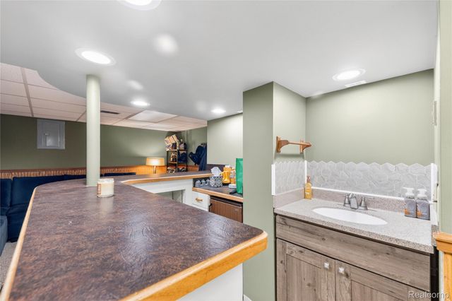 30533 Hiveley Street, Westland, MI 48186