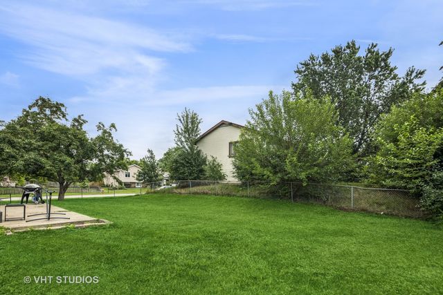5325 Arlington Circle, Hanover Park, IL 60133