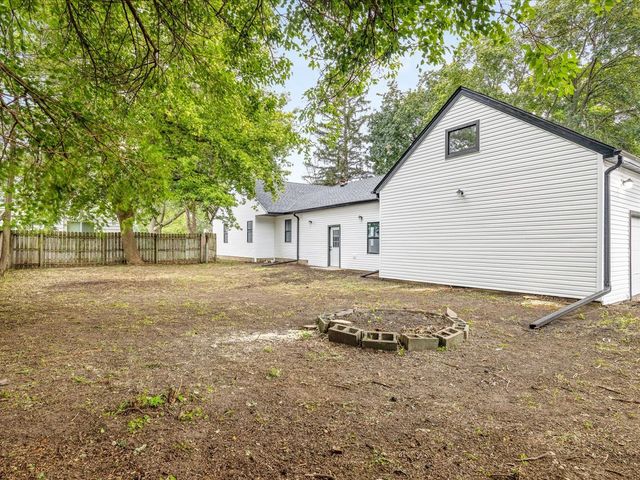 7604 N 2nd Street, Machesney Park, IL 61115