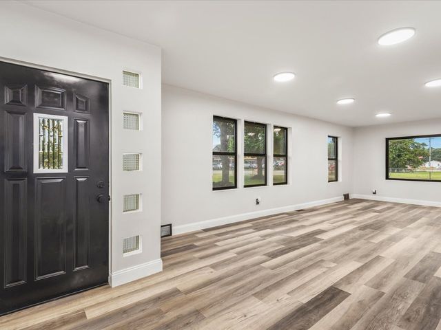 7604 N 2nd Street, Machesney Park, IL 61115