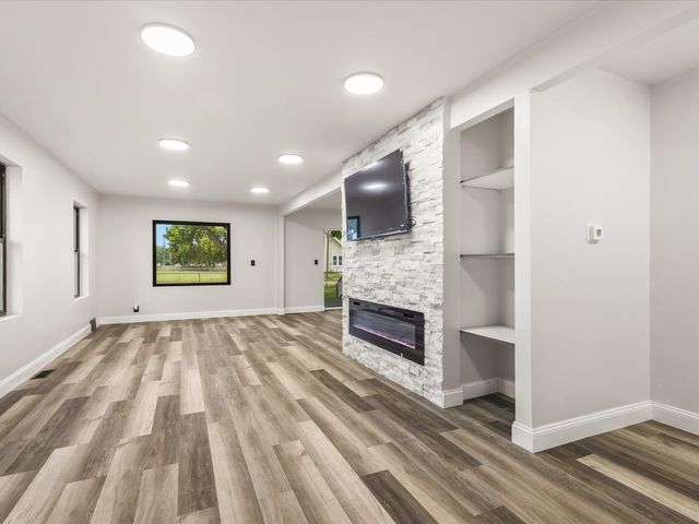 7604 N 2nd Street, Machesney Park, IL 61115