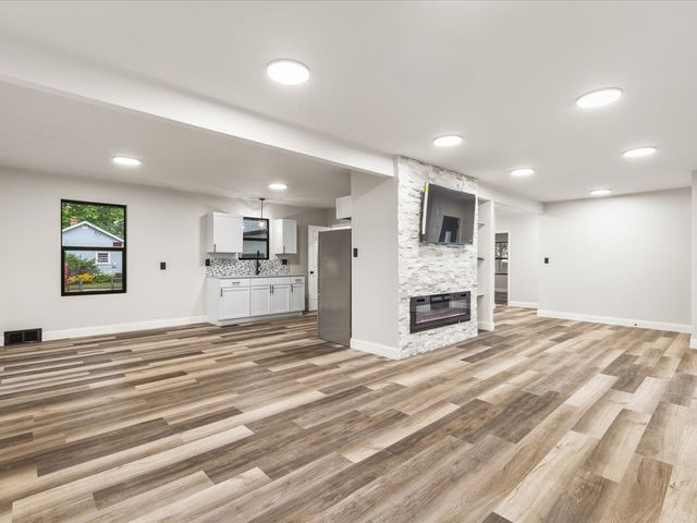 7604 N 2nd Street, Machesney Park, IL 61115