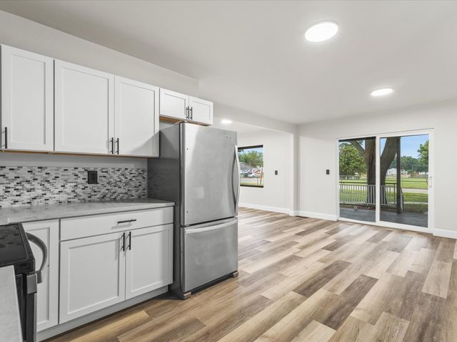 7604 N 2nd Street, Machesney Park, IL 61115