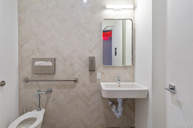 35-01 36th Avenue, Astoria, NY 11106