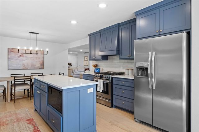 1319 E Sunny Hill Drive, Fayetteville, AR 72703