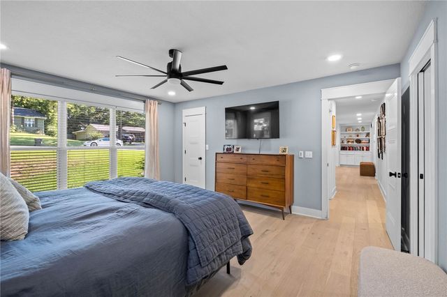 1319 E Sunny Hill Drive, Fayetteville, AR 72703