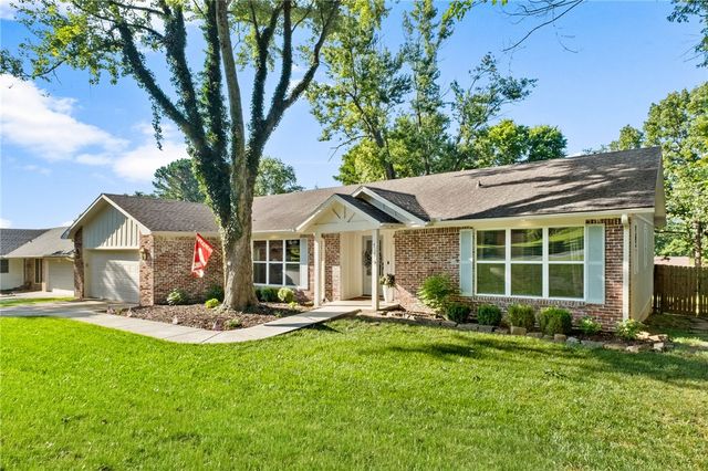 1319 E Sunny Hill Drive, Fayetteville, AR 72703