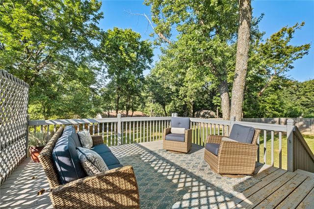 1319 E Sunny Hill Drive, Fayetteville, AR 72703