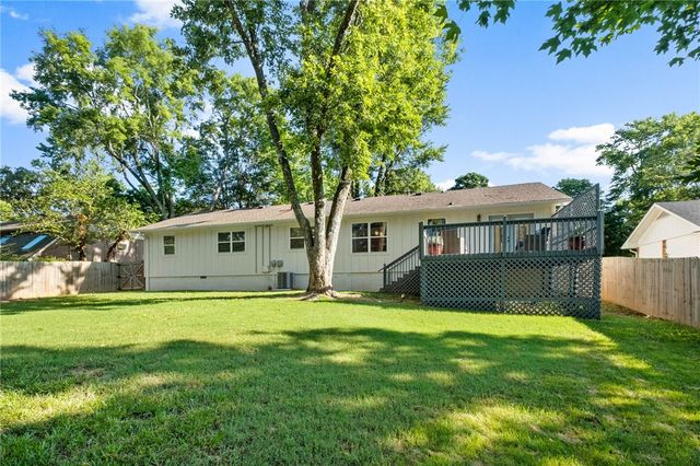 1319 E Sunny Hill Drive, Fayetteville, AR 72703