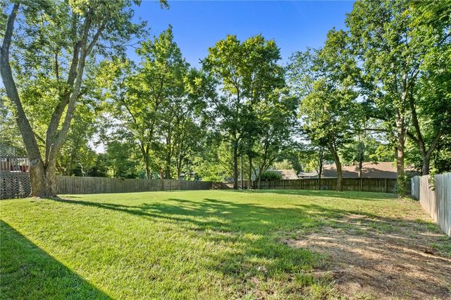 1319 E Sunny Hill Drive, Fayetteville, AR 72703