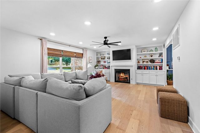 1319 E Sunny Hill Drive, Fayetteville, AR 72703