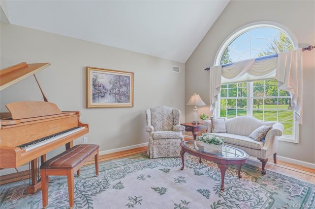 2 Windsor Lane, Cornwall, NY 12518