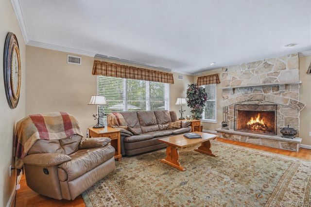 2 Windsor Lane, Cornwall, NY 12518