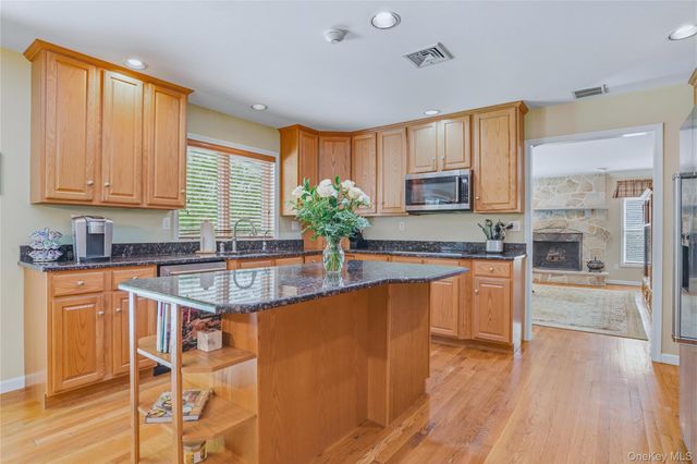 2 Windsor Lane, Cornwall, NY 12518