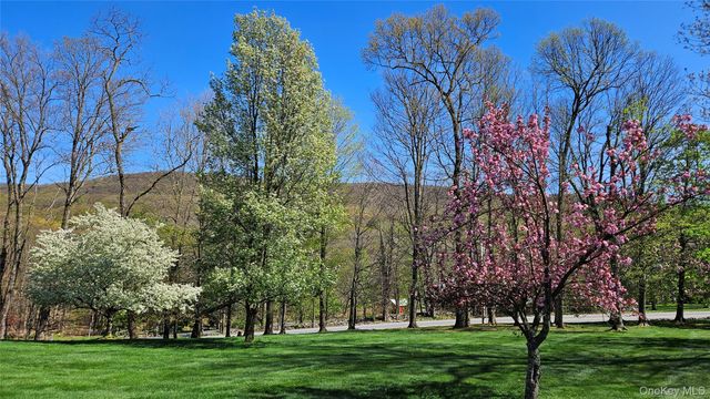 2 Windsor Lane, Cornwall, NY 12518