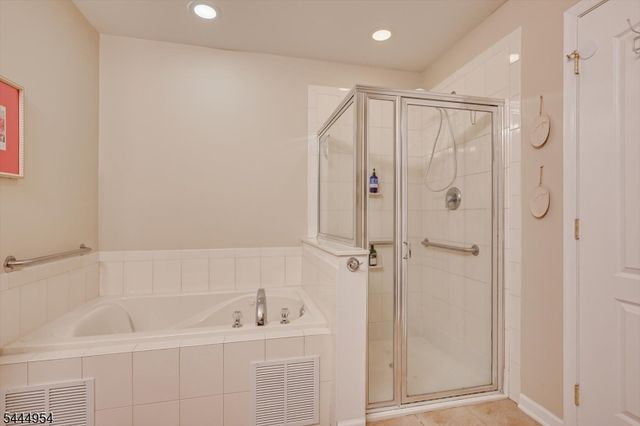 2104 Avery Ct 2104, Franklin Twp., NJ 08873