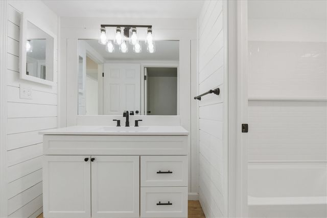 715 Skynob Drive, Ann Arbor, MI 48105