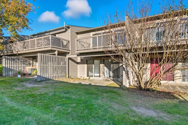 715 Skynob Drive, Ann Arbor, MI 48105