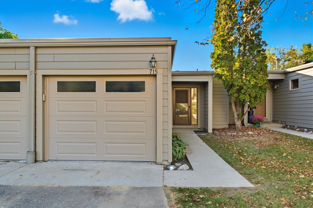 715 Skynob Drive, Ann Arbor, MI 48105