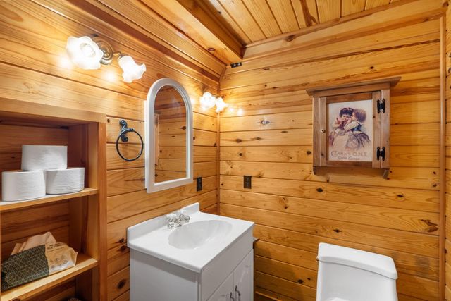 110 Wildwood Road, Shell Knob, MO 65747