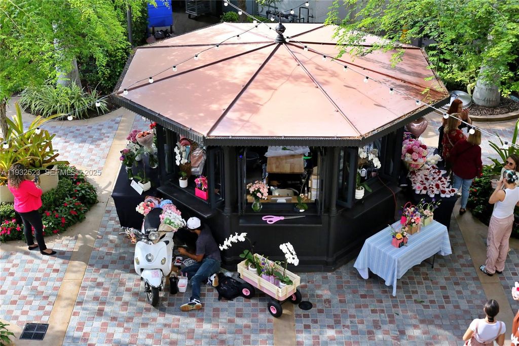 3011 Ponce de Leon Blvd, Coral Gables, FL 33134