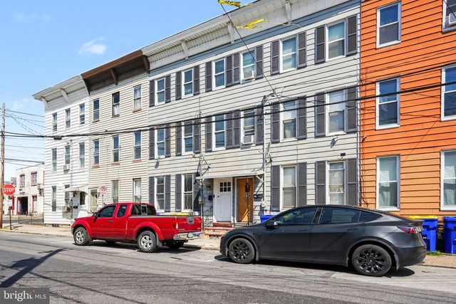 216 W ALLEN ST, Mechanicsburg, PA 17055