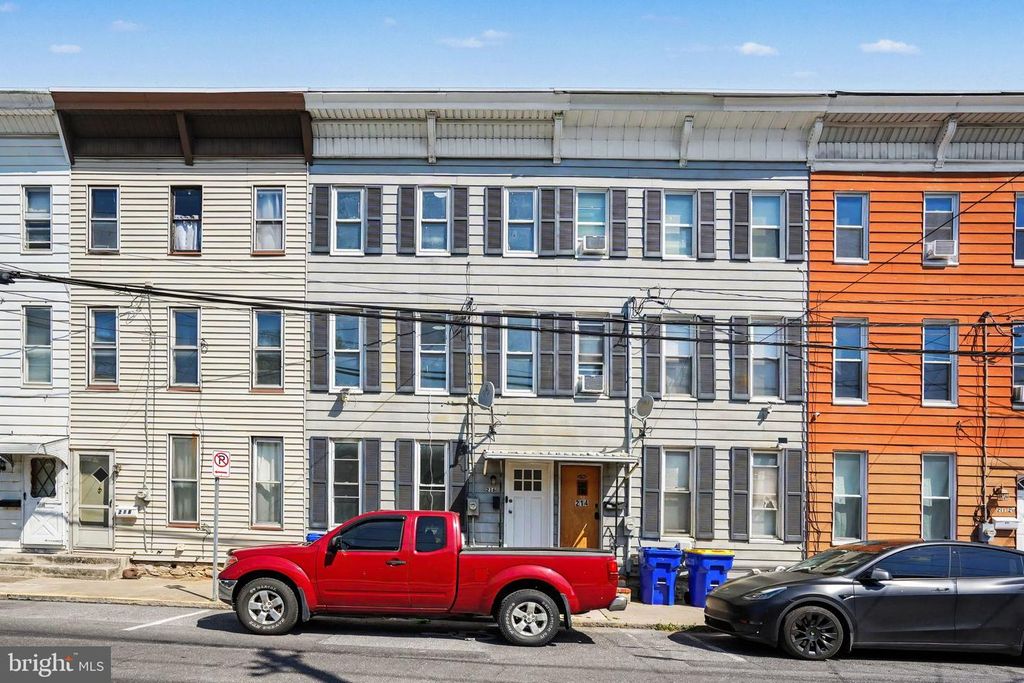 216 W ALLEN ST, Mechanicsburg, PA 17055