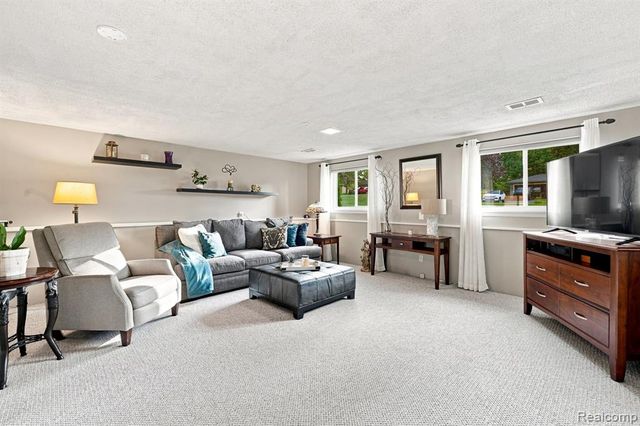 5382 Winell Street, Clarkston, MI 48346
